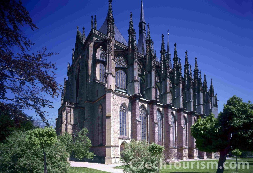 A Catedral de Santa Bárbara, em KutnáHora A Catedral de Santa Bárbara, em KutnáHora