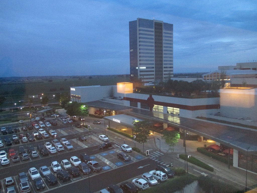 O estacionamento gratuito do hotel fica no Shopping Iguatemi, grudado ao Hyatt Place O estacionamento gratuito do hotel fica no Shopping Iguatemi, grudado ao Hyatt Place