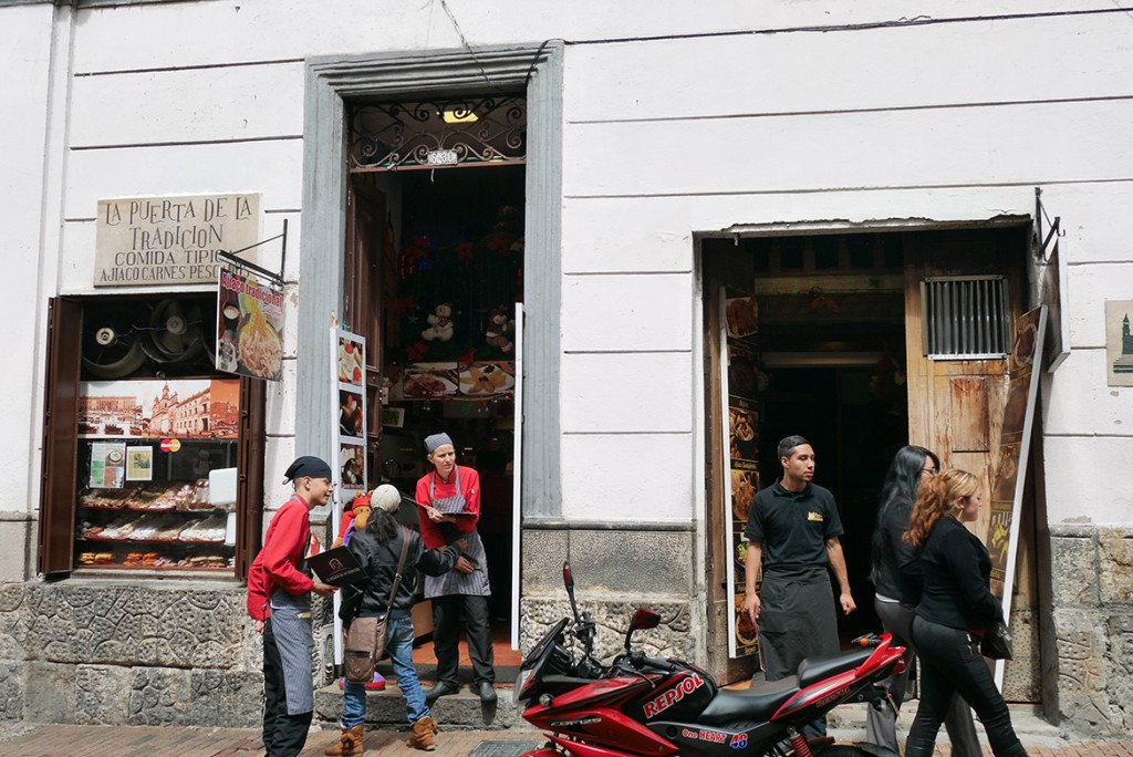 A Calle 11, onde está o La Puerta Falsa, em Bogota A Calle 11, onde está o La Puerta Falsa, em Bogota